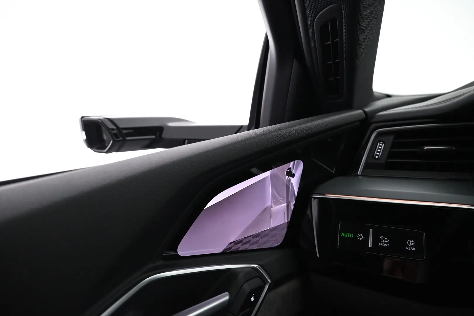 Car Image - 5tI86P4IYCglB5Gz8T0IeF