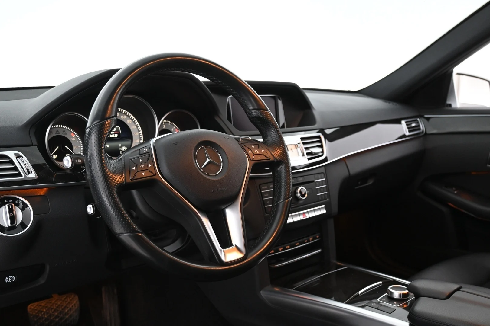 Car Image - 4c2tDA5UR5fNpB7rXiVJtK