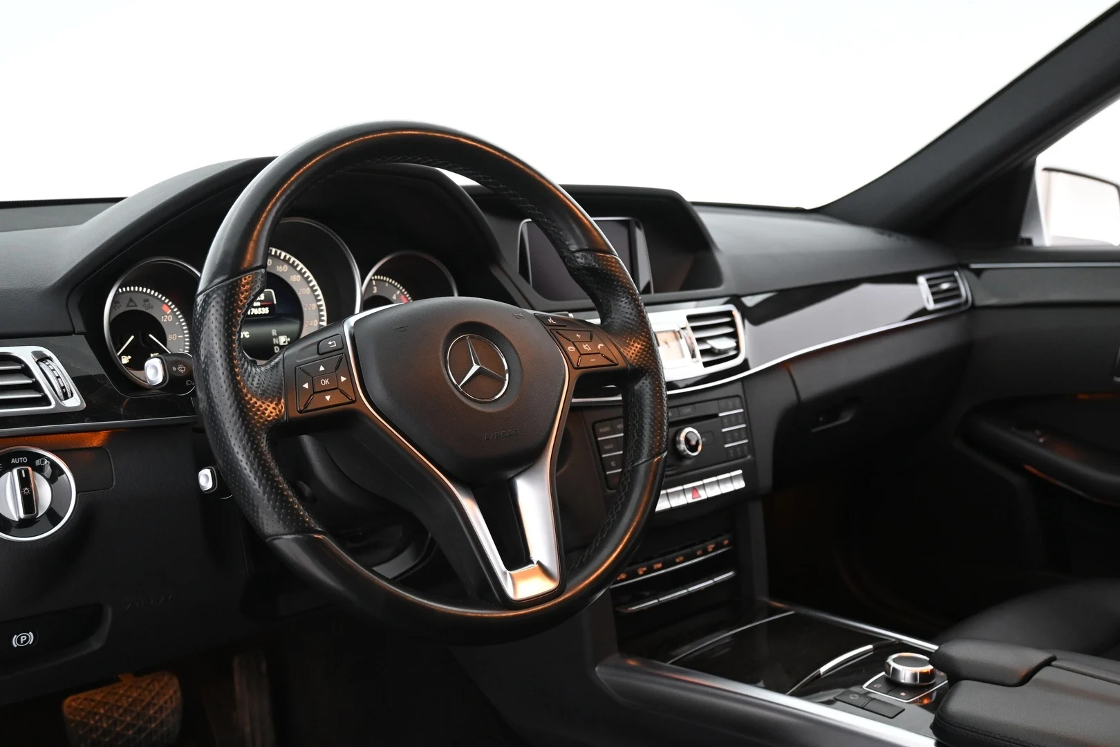 Car Image - 4c2tDA5UR5fNpB7rXiVJtK