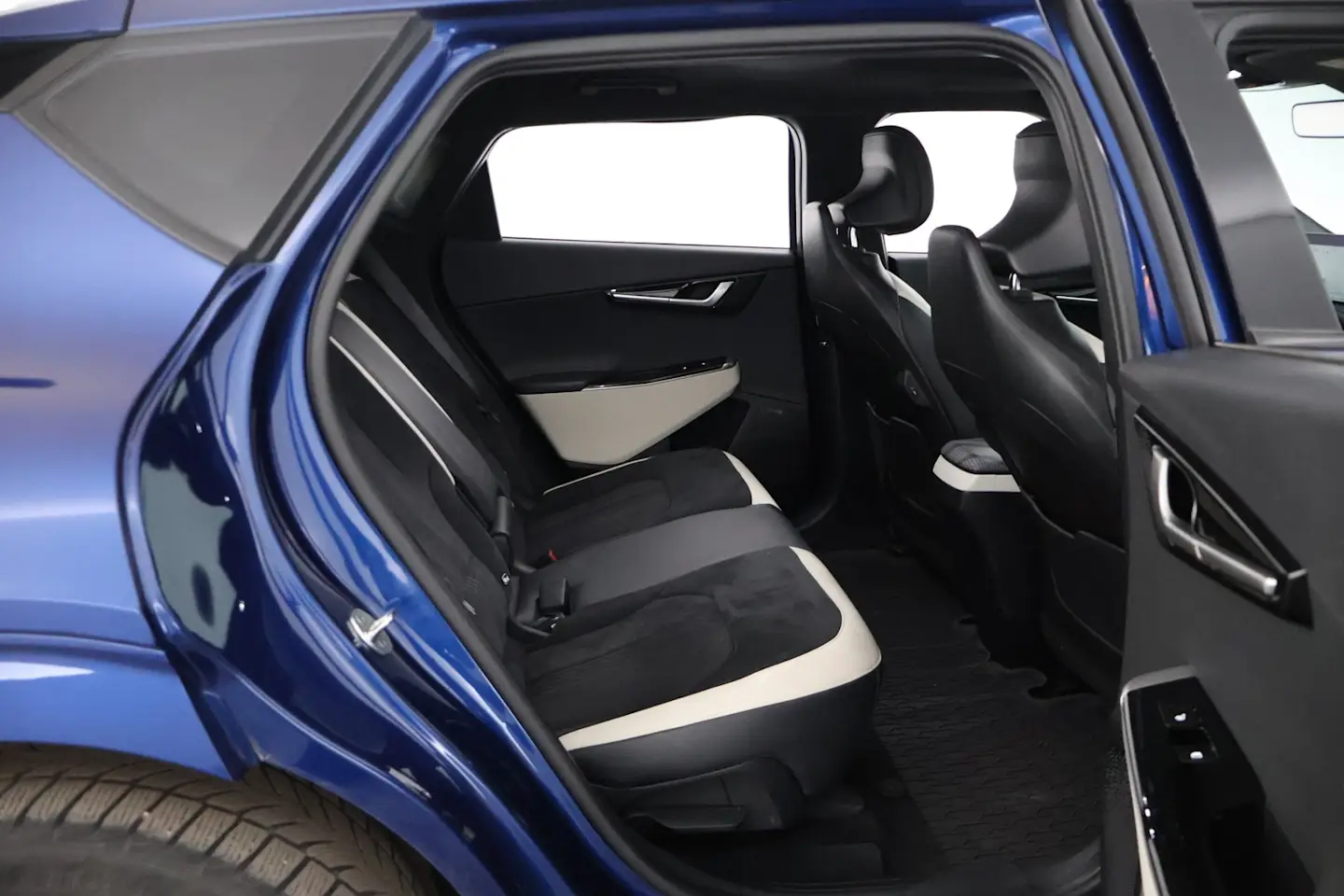 Car Image - 5R1VA3te1jc8C9kHPzs2Bq