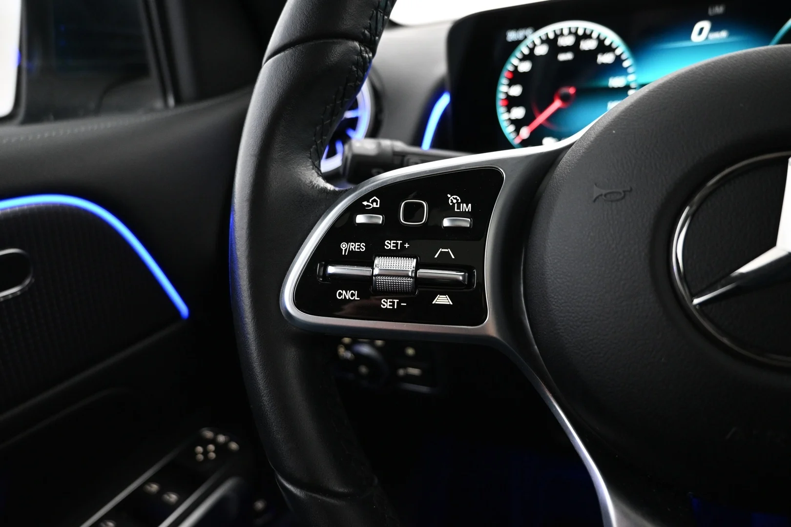 Car Image - 1iQSBJdYqNih1xdcP6XMuL