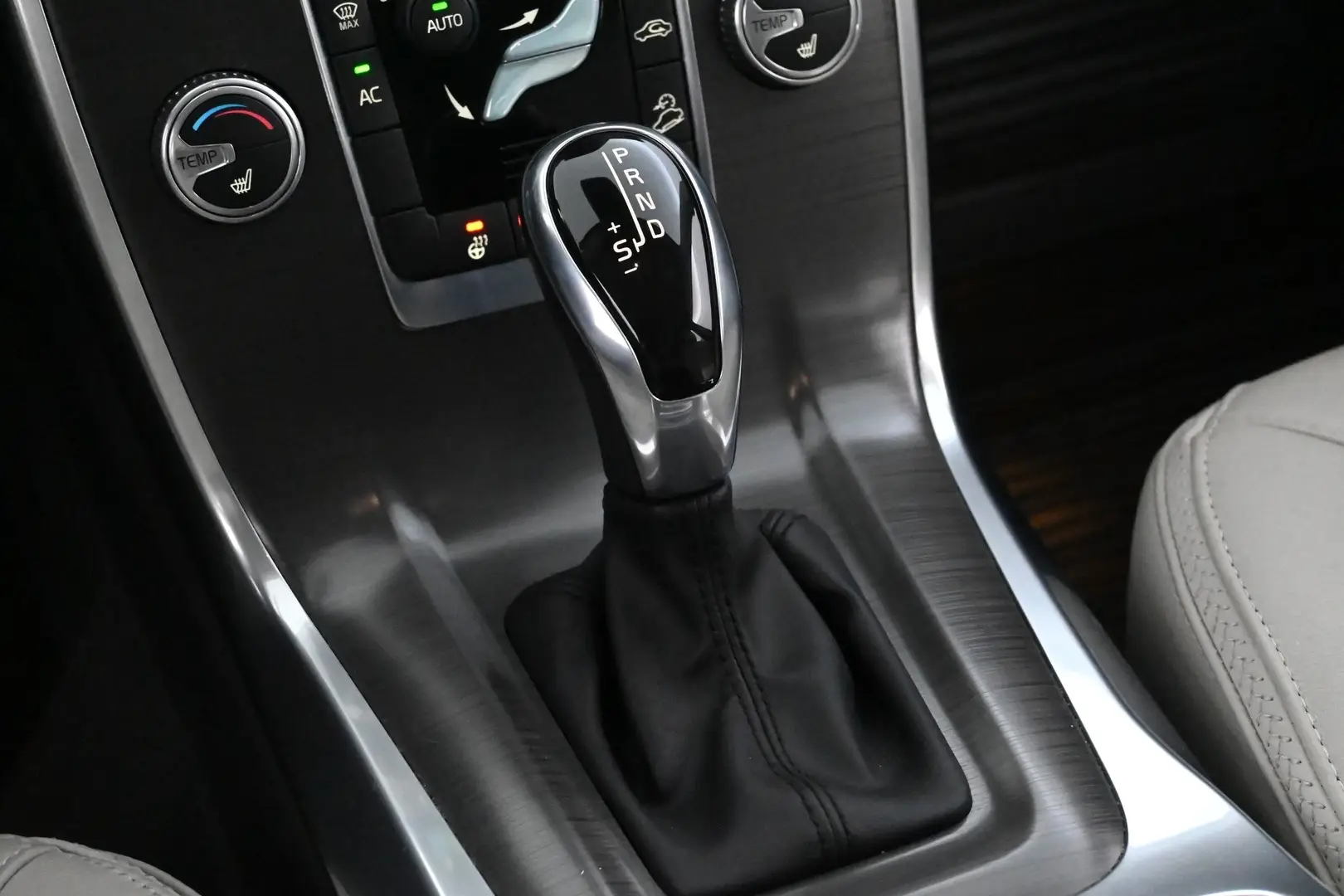 Car Image - 3mNiNTfP2GxawDgCaOcXdj