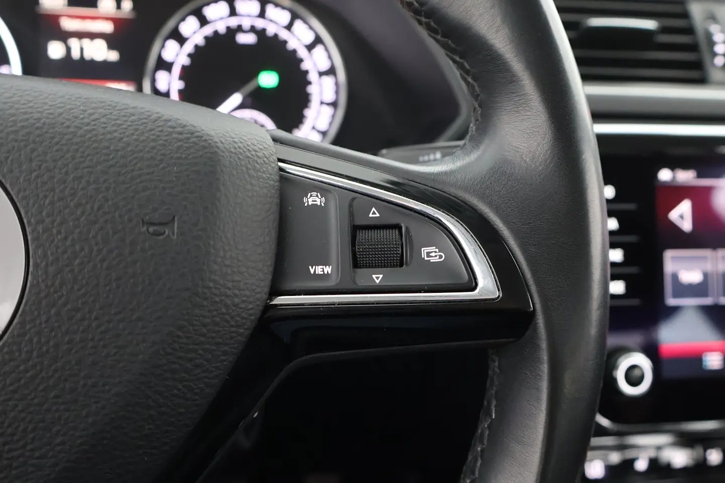 Car Image - 3rhj9ttfv7XUEbrP2QINiC