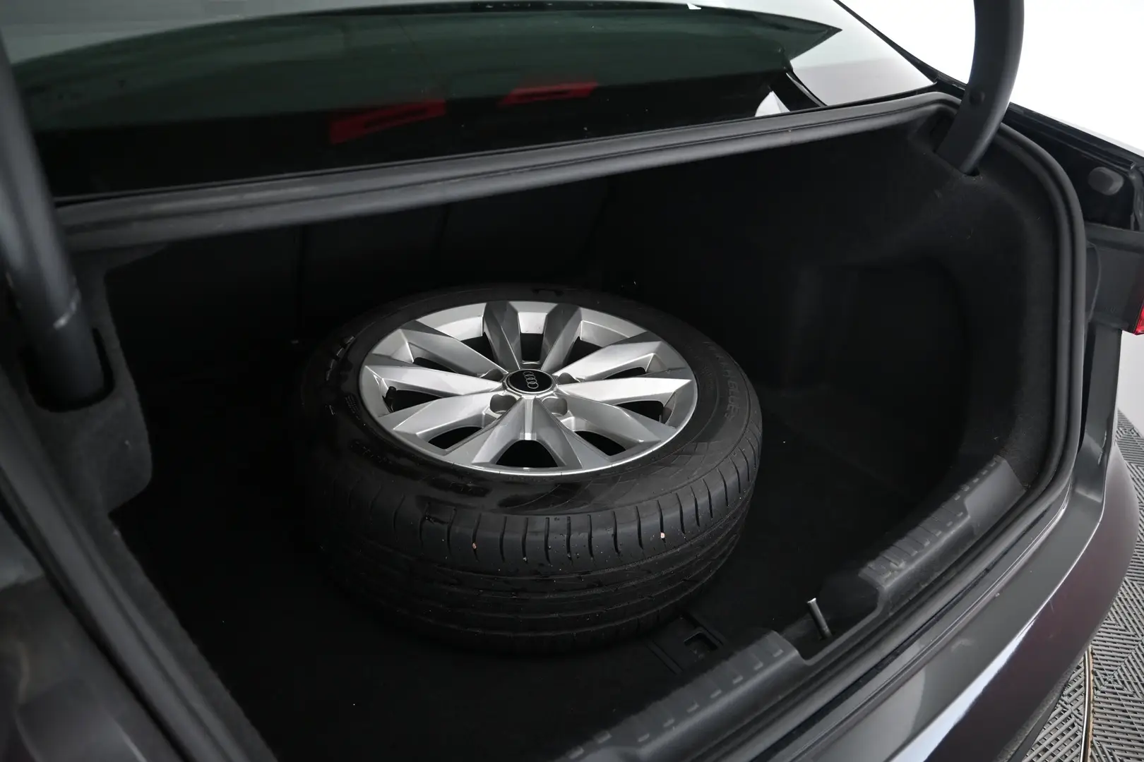 Car Image - 4Yiss8GoI2kgI9dZPDs0Nu