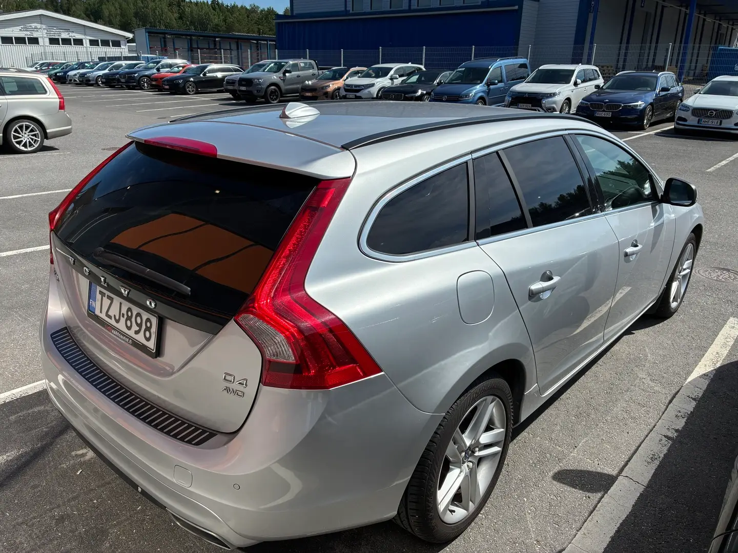 Car Image - 22S2LVISUH4Dzr4PkqtDE7