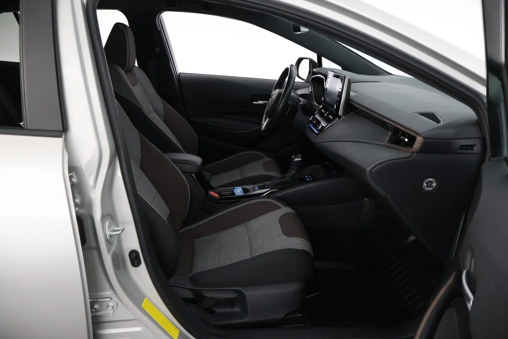 Car Image - 2mUEuNgPrHvw2WKmwPcvy7