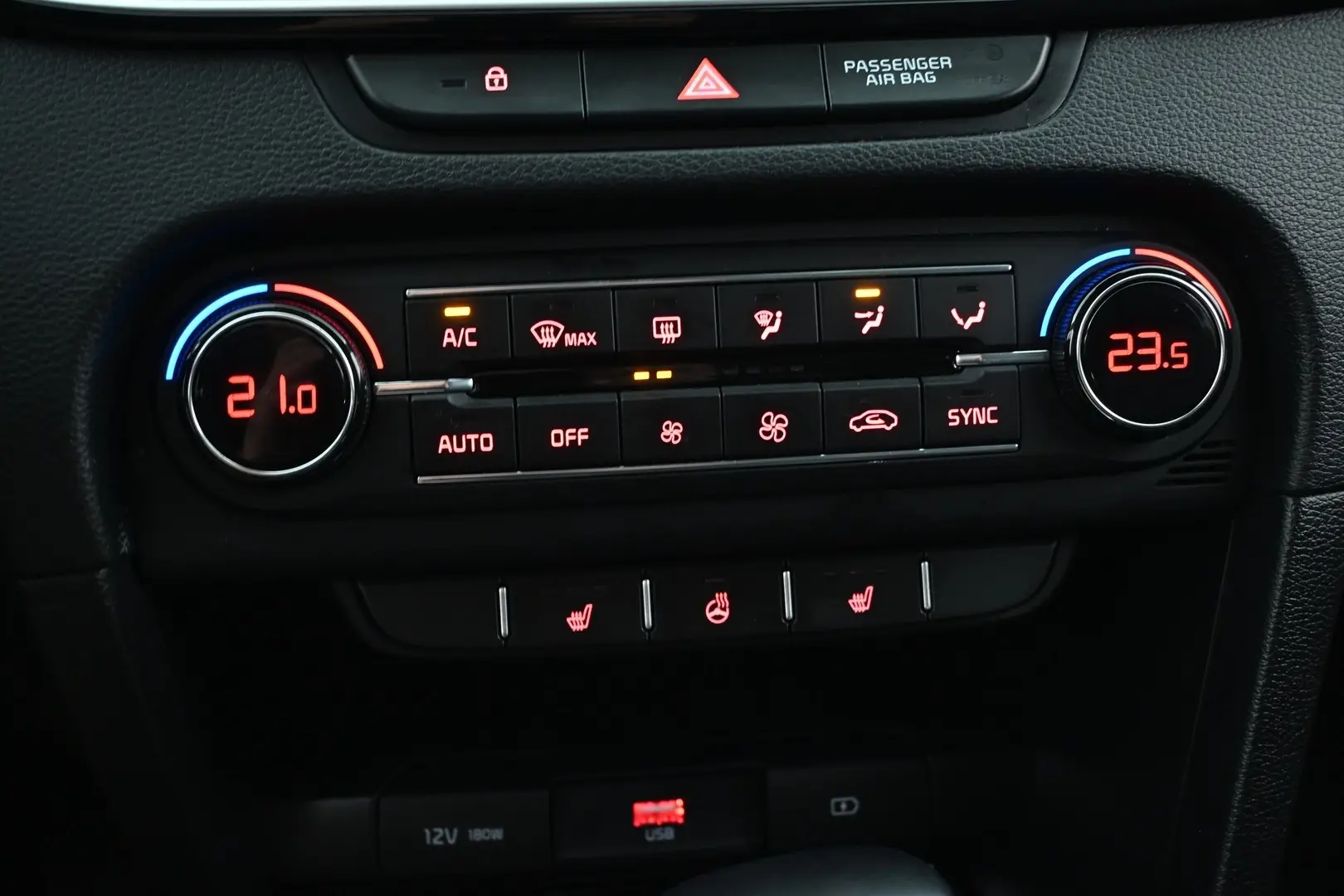 Car Image - 3KH5LOKrRfV4wihZgL7OrE