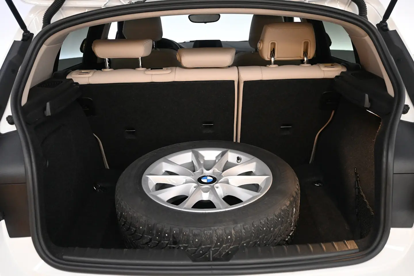 Car Image - 7pmkhNBXv3yuP6sLeTKXCE