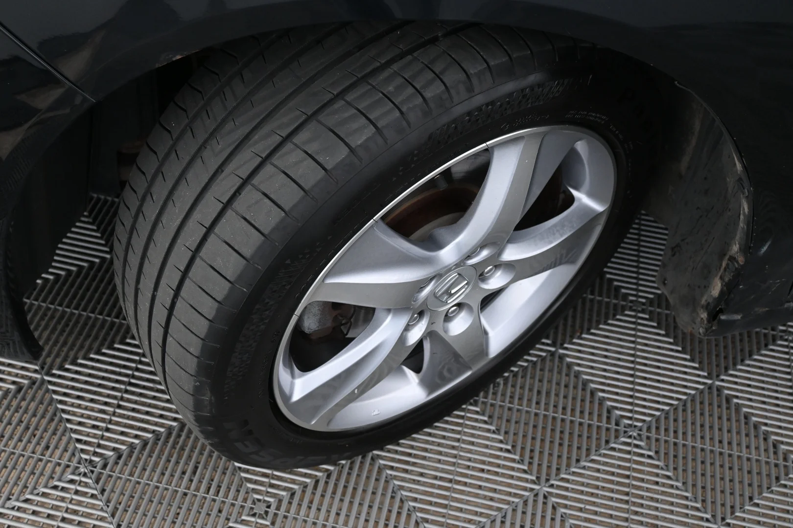 Car Image - 1eaCaY20Fm7yLA5C3eZwJQ