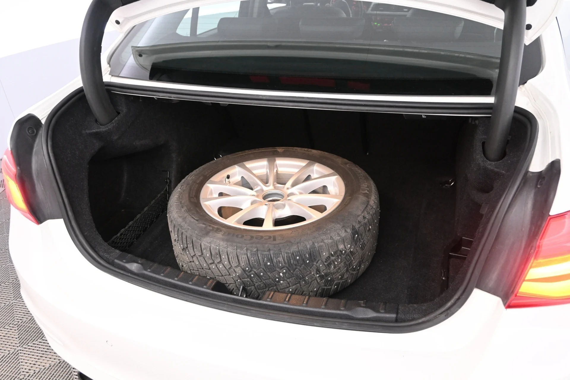 Car Image - 4QPLtabJSuBYxJk6W1Jro5