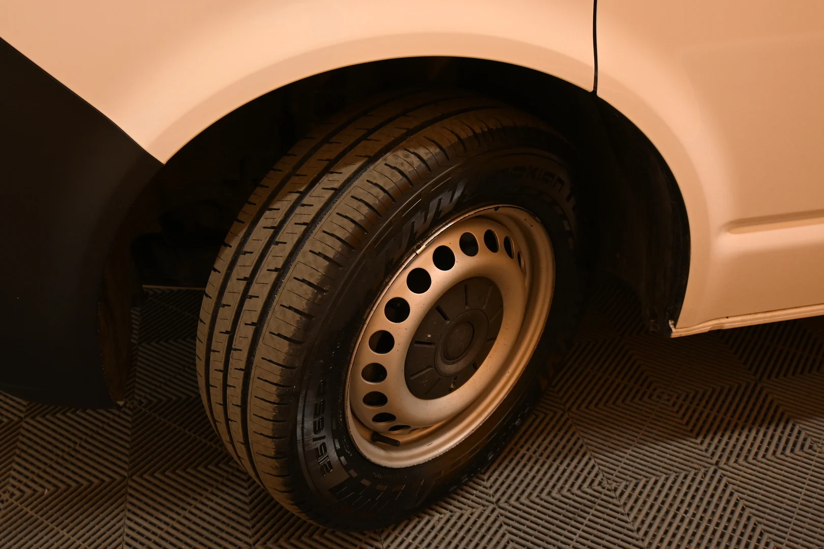 Car Image - 5hA3pa2EonaRMj9FIHOBeW