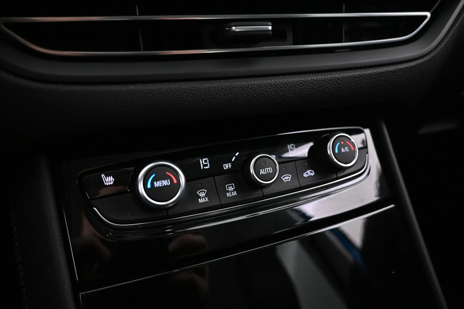 Car Image - 5xDAt1UqKwBe0EISvuj3fL