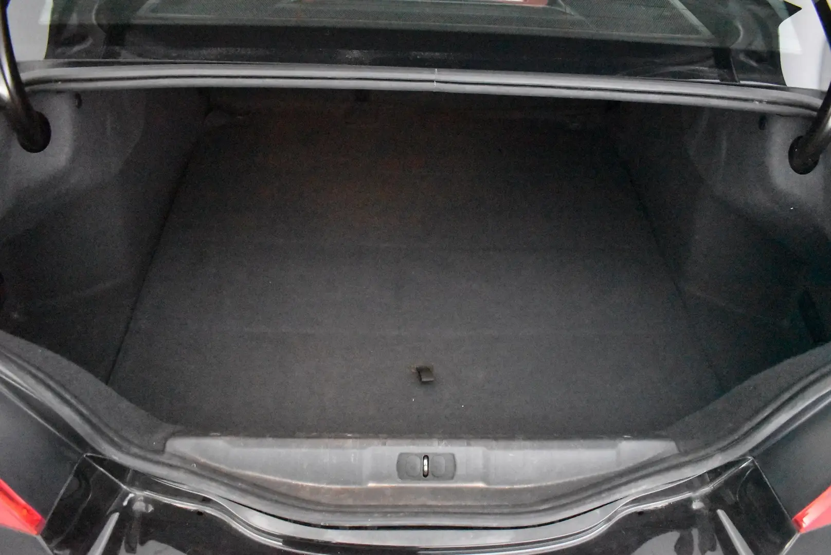 Car Image - 2tmDGw8IKdlUXYlR9Njoeo