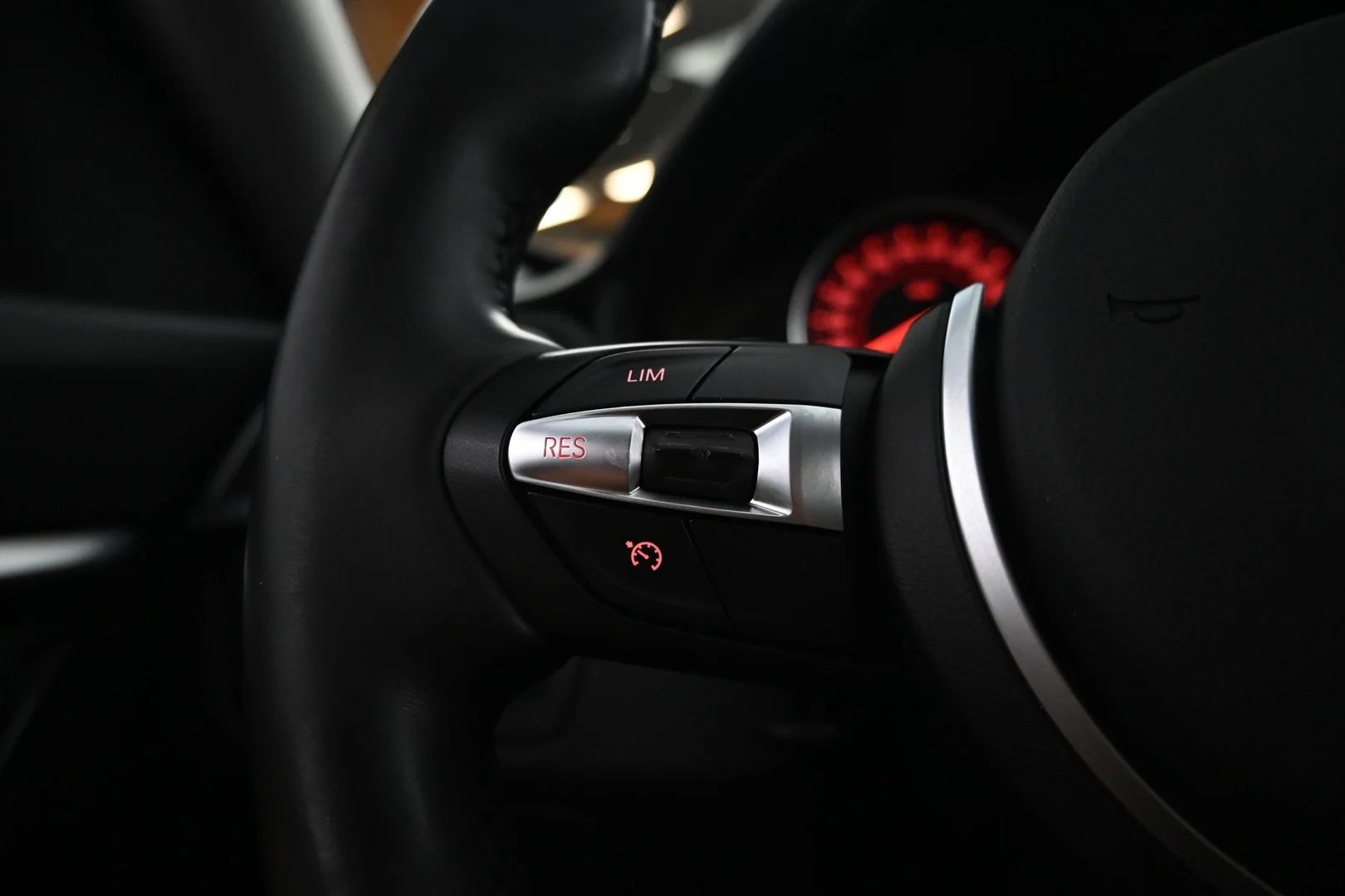 Car Image - Tct6X00Q51JEwYdsOYIPV