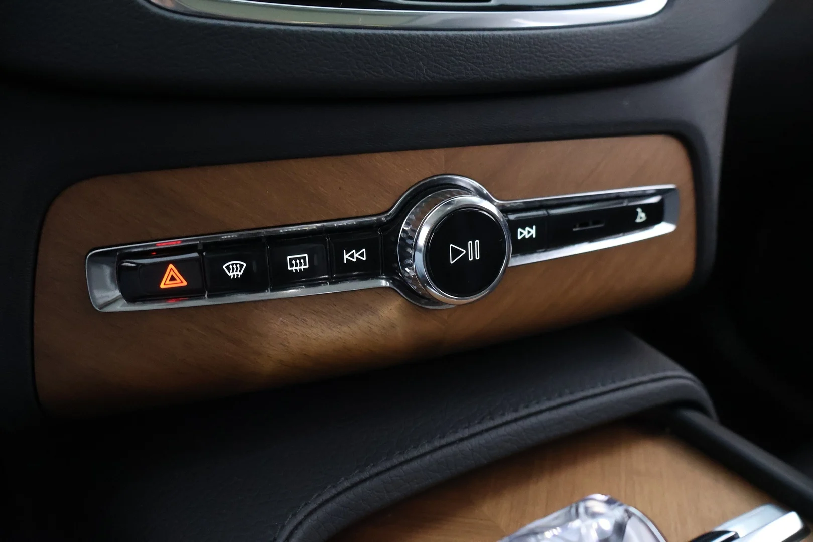Car Image - 3tNxV0jiomKrE6qTfGiJLz