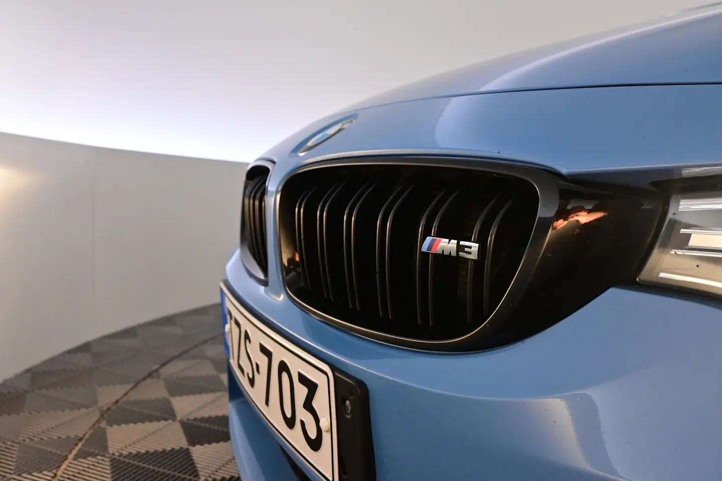 Car Image - akbDnVgzNYHma2C1xNXtI