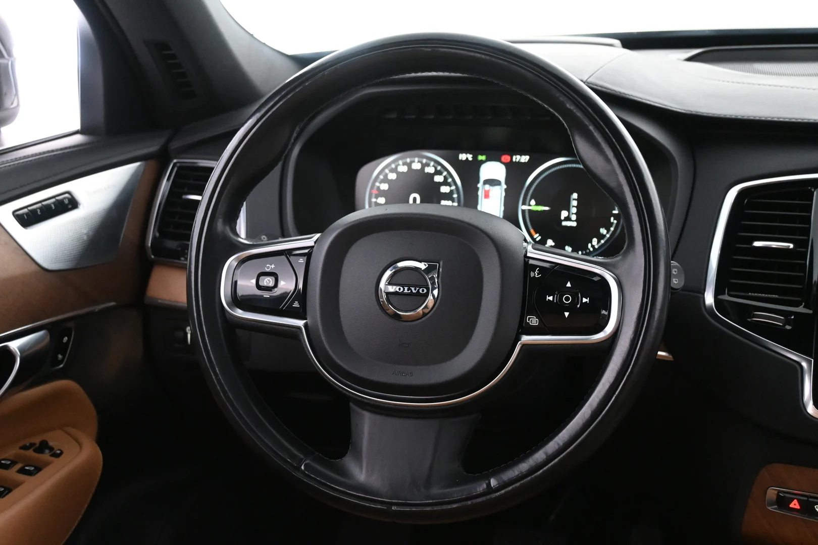 Car Image - 7iZ8vvXkAeZa6lKVkrMEUm