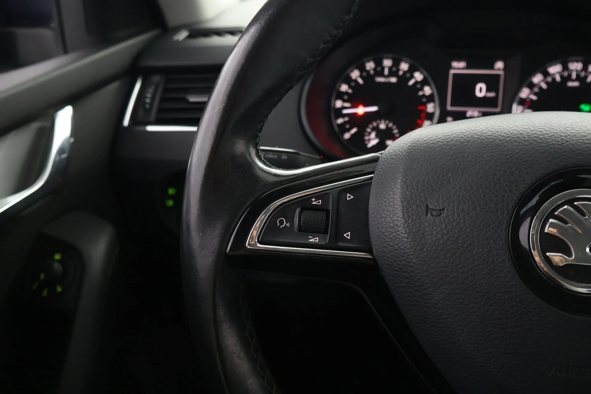 Car Image - 4mMU677XFS0Xh9MYCyPofk