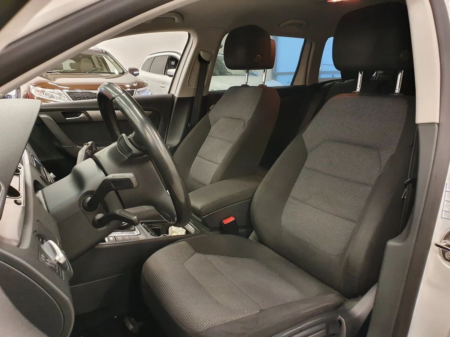 Car Image - 5O82wjsUID2st2sv5JbRjm