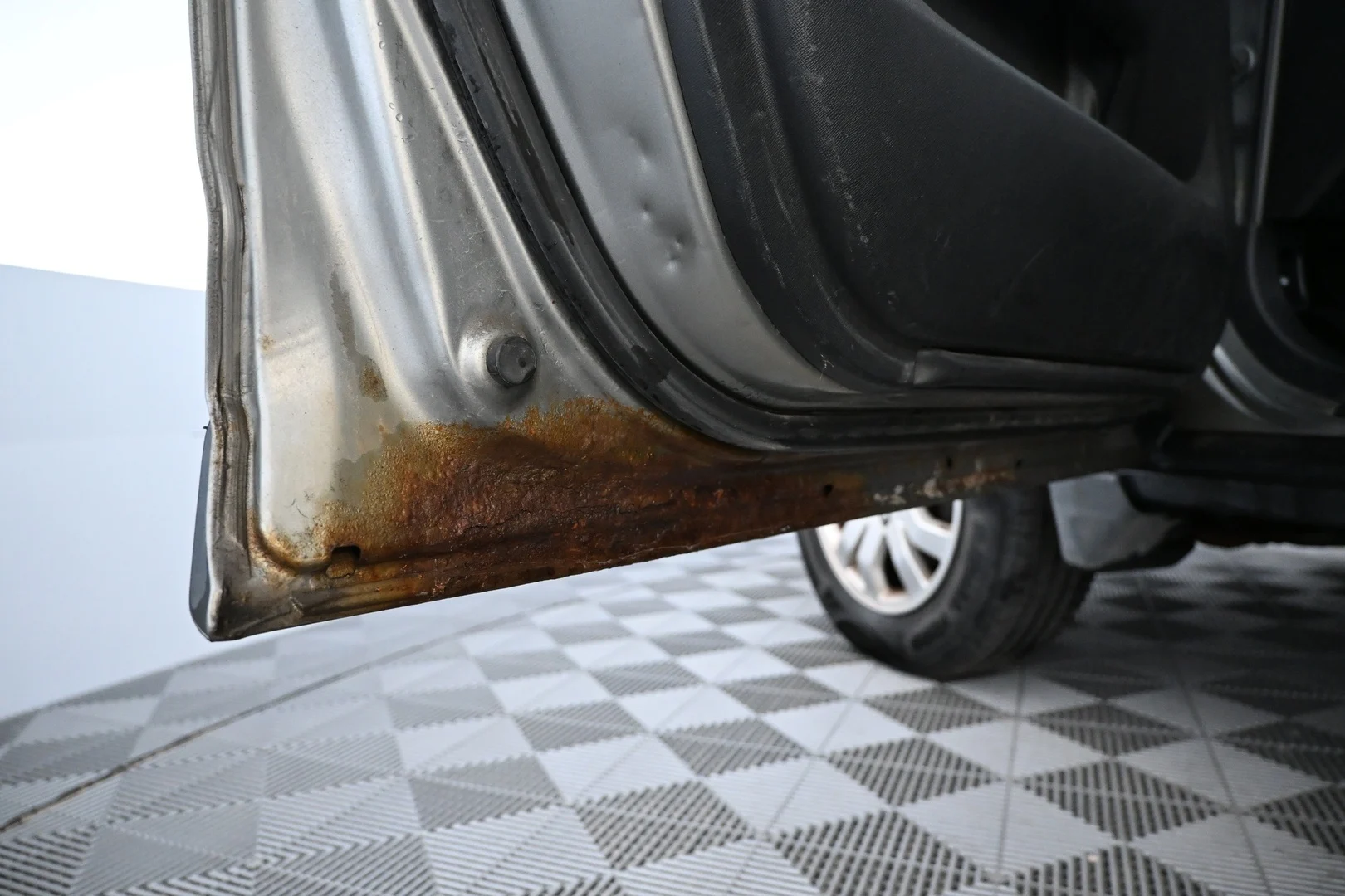 Car Image - 7yLoRxbdFy9CzH0md2l2PI