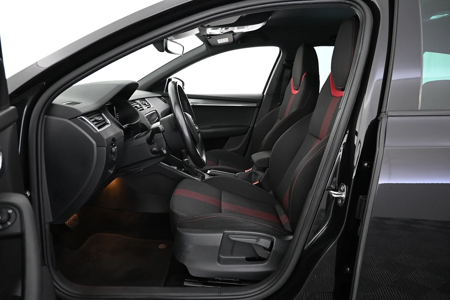 Car Image - 3i5Vgvp69GSWuHg4r5wggc