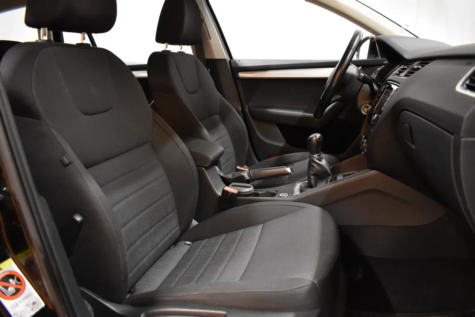 Car Image - 3I65Oqm6F3ZnylpySXjcoQ