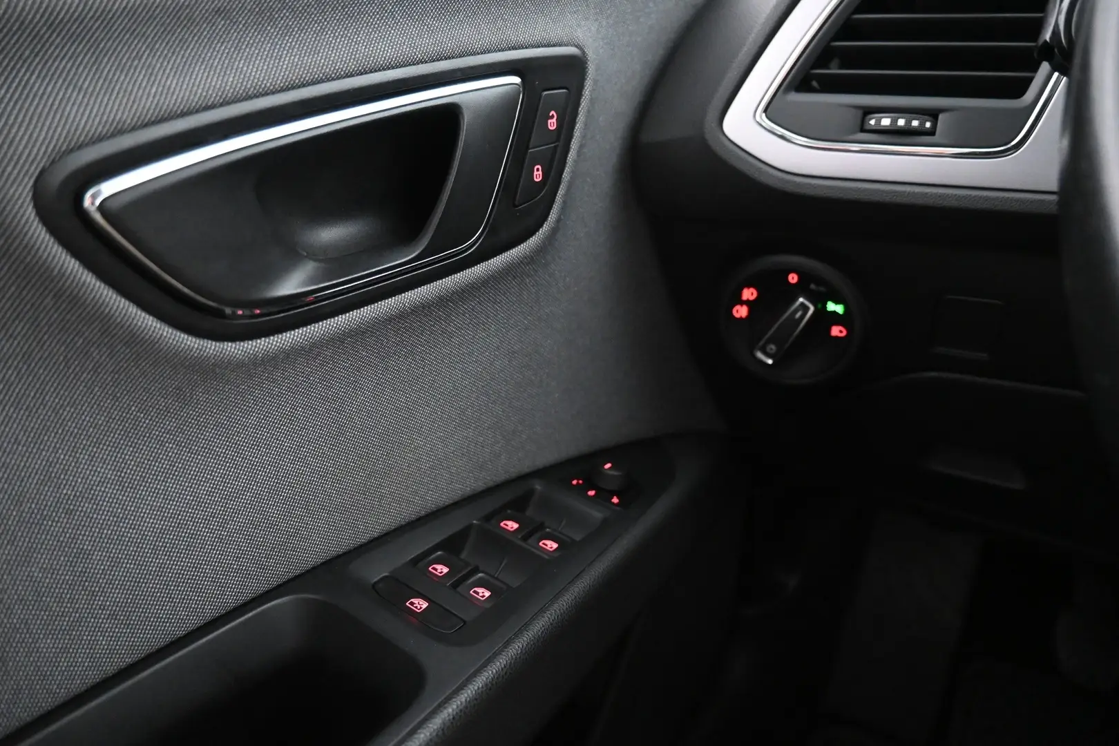 Car Image - 3LmXBJKVWY0RMYwIldJ1TZ