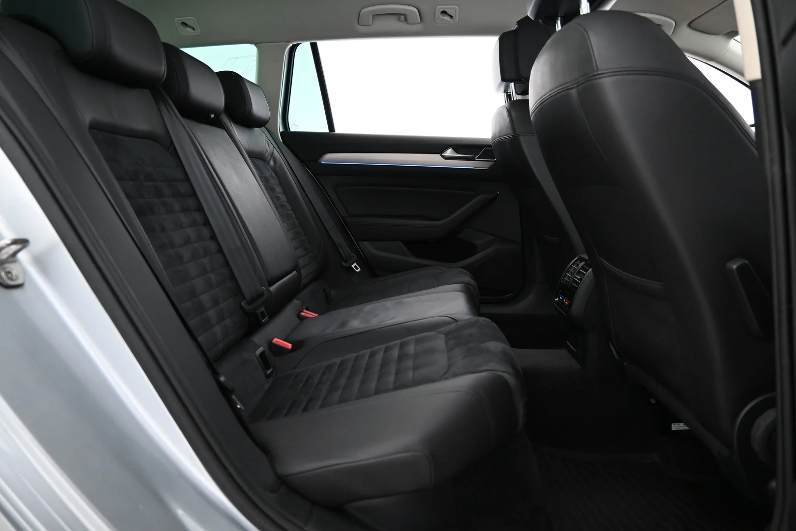 Car Image - 3Kfiu7oIfEuxYT8KgYBhAZ