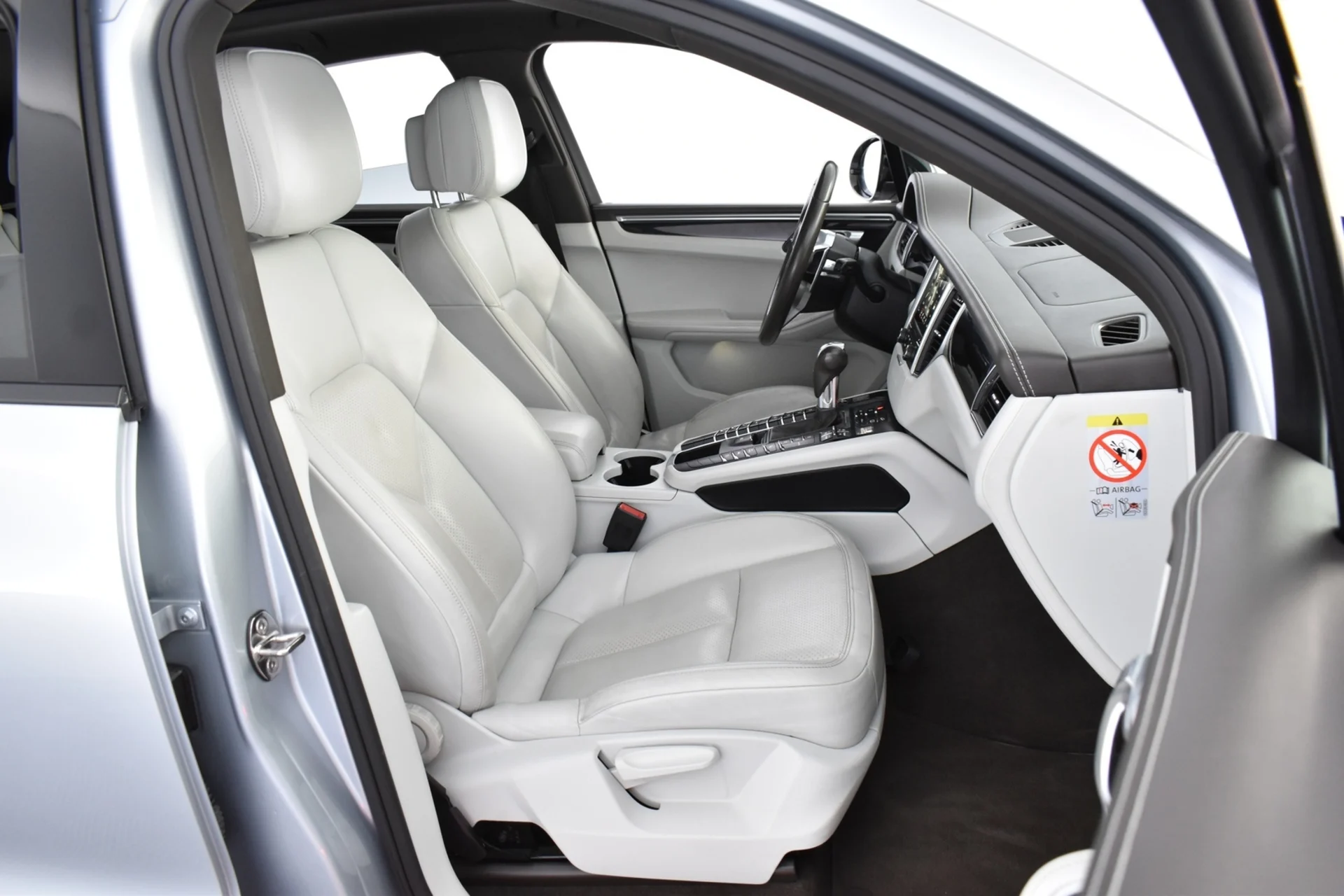 Car Image - 2bwZcDxeulxozHRIsW7MLT