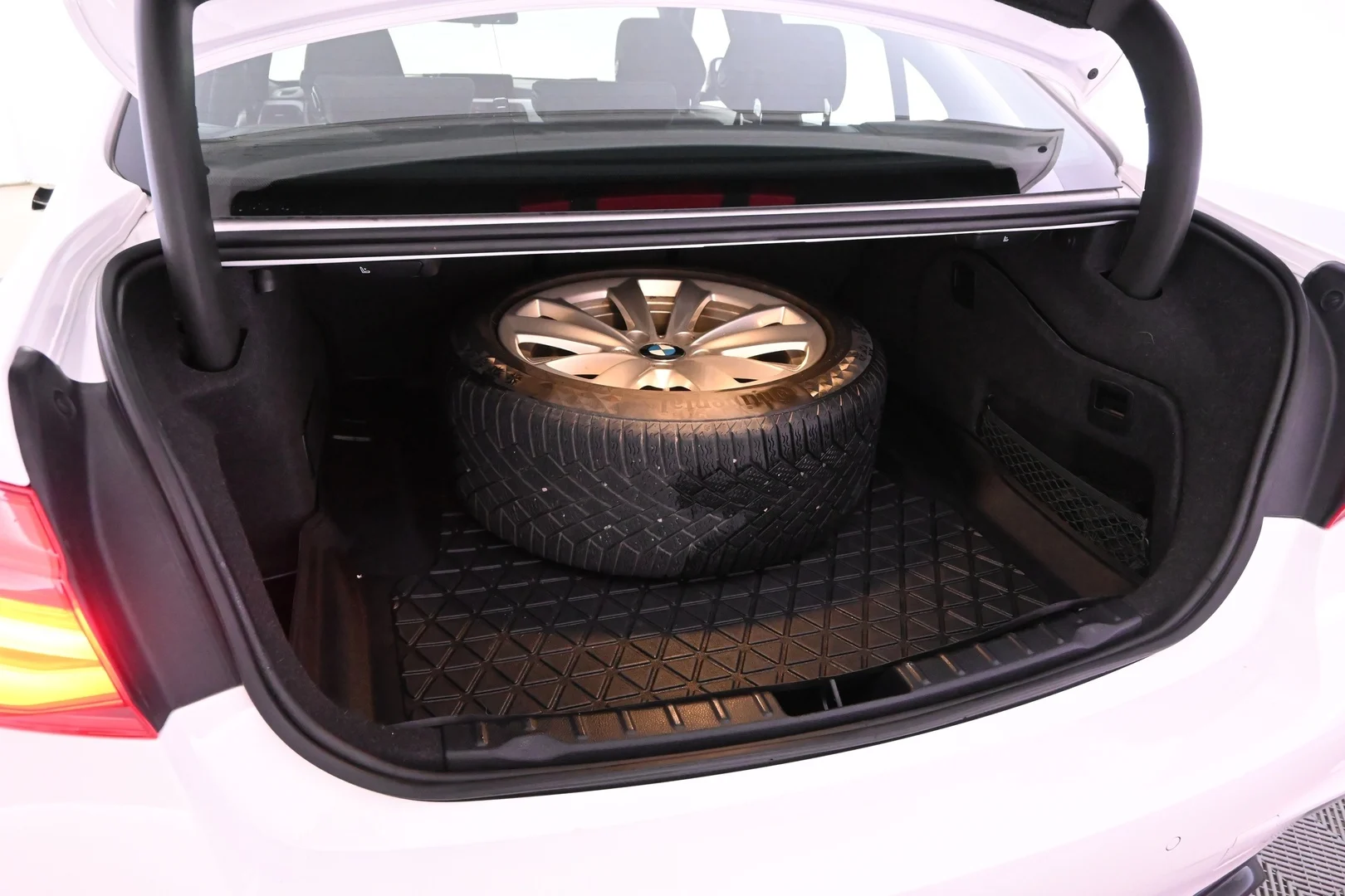 Car Image - 37dHMOSiu8qbABgxg9GzKp