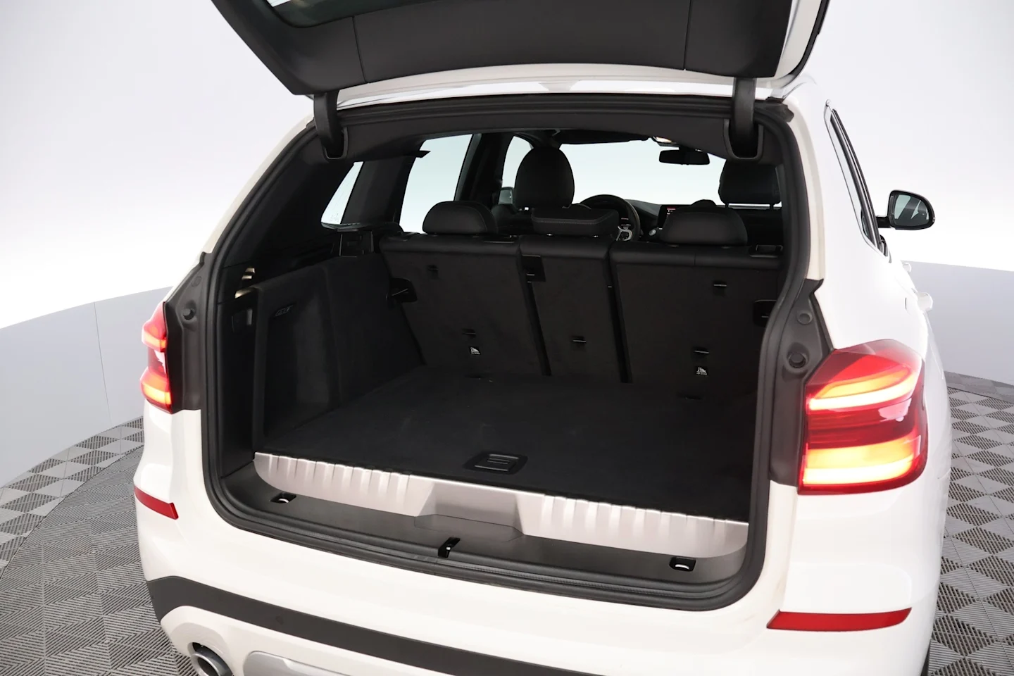 Car Image - 1CUQP2deuQpmYkqyS0Z39U