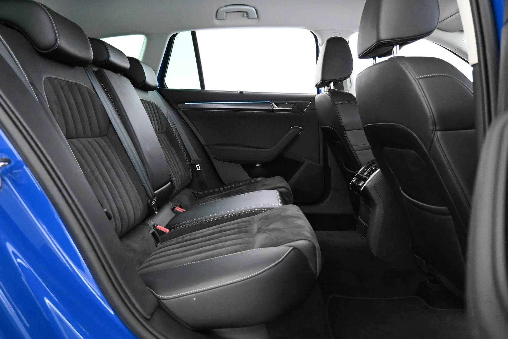 Car Image - 6xxFfqOQ82af66d18jjiUf