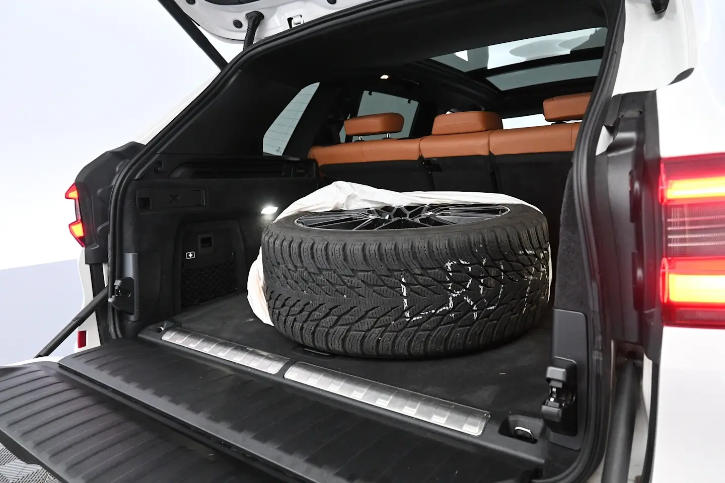 Car Image - 1YtSxRybyeRbrRFbOOCYmN