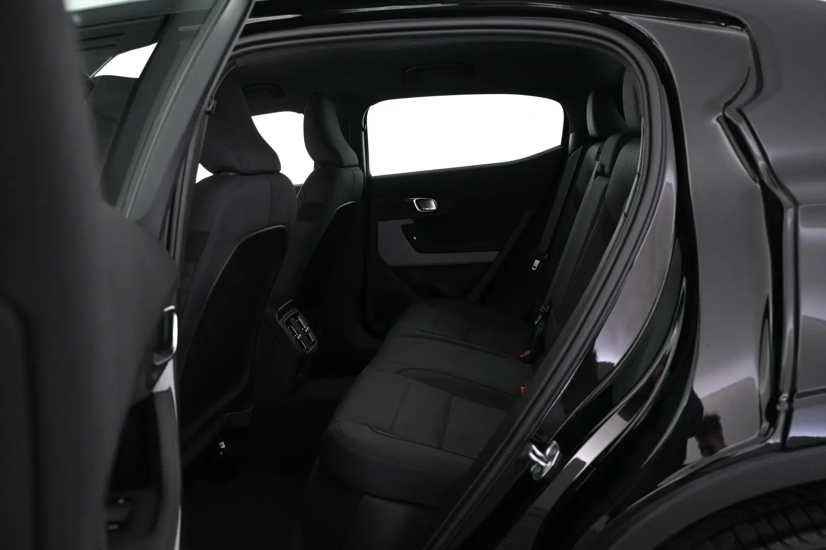 Car Image - 4I2KUS3kYxvm9J5lK5CHmW