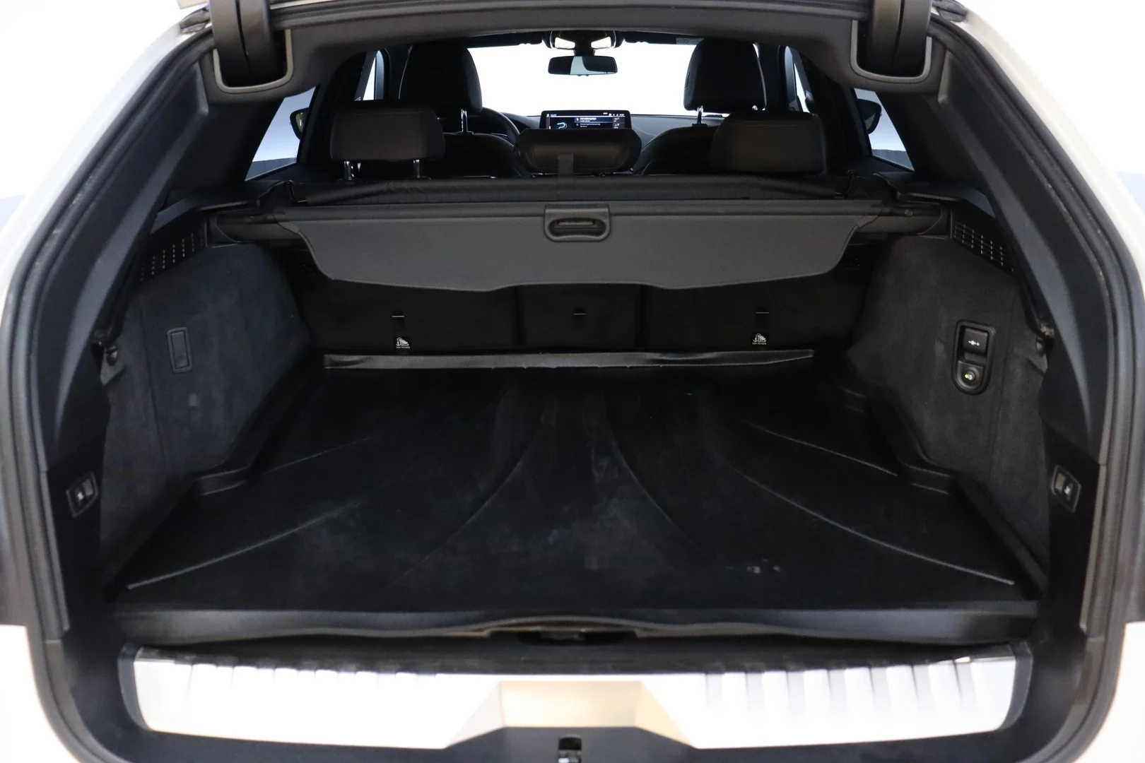 Car Image - jqY98CY9i0dpTX97OnLuR