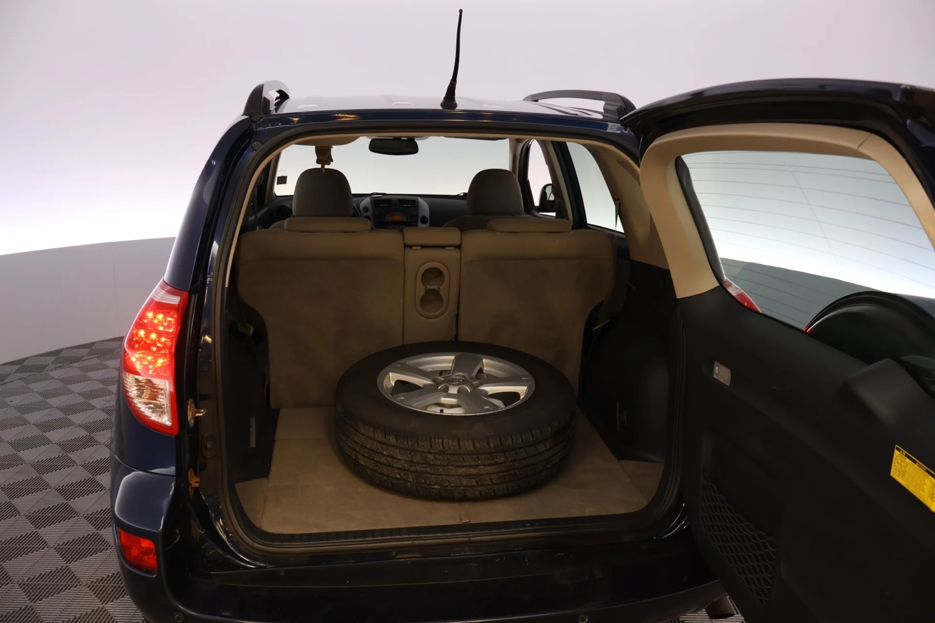 Car Image - 7euzbPEOICckbTeMxSgyyq