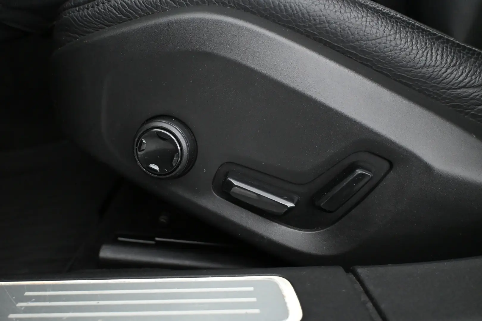 Car Image - 2k5BfeE3dt11duGQhQEwHJ