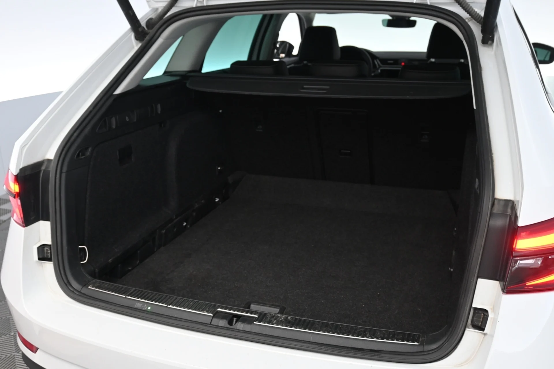 Car Image - Pwitx3Zqt6vrQSTGVYUG8