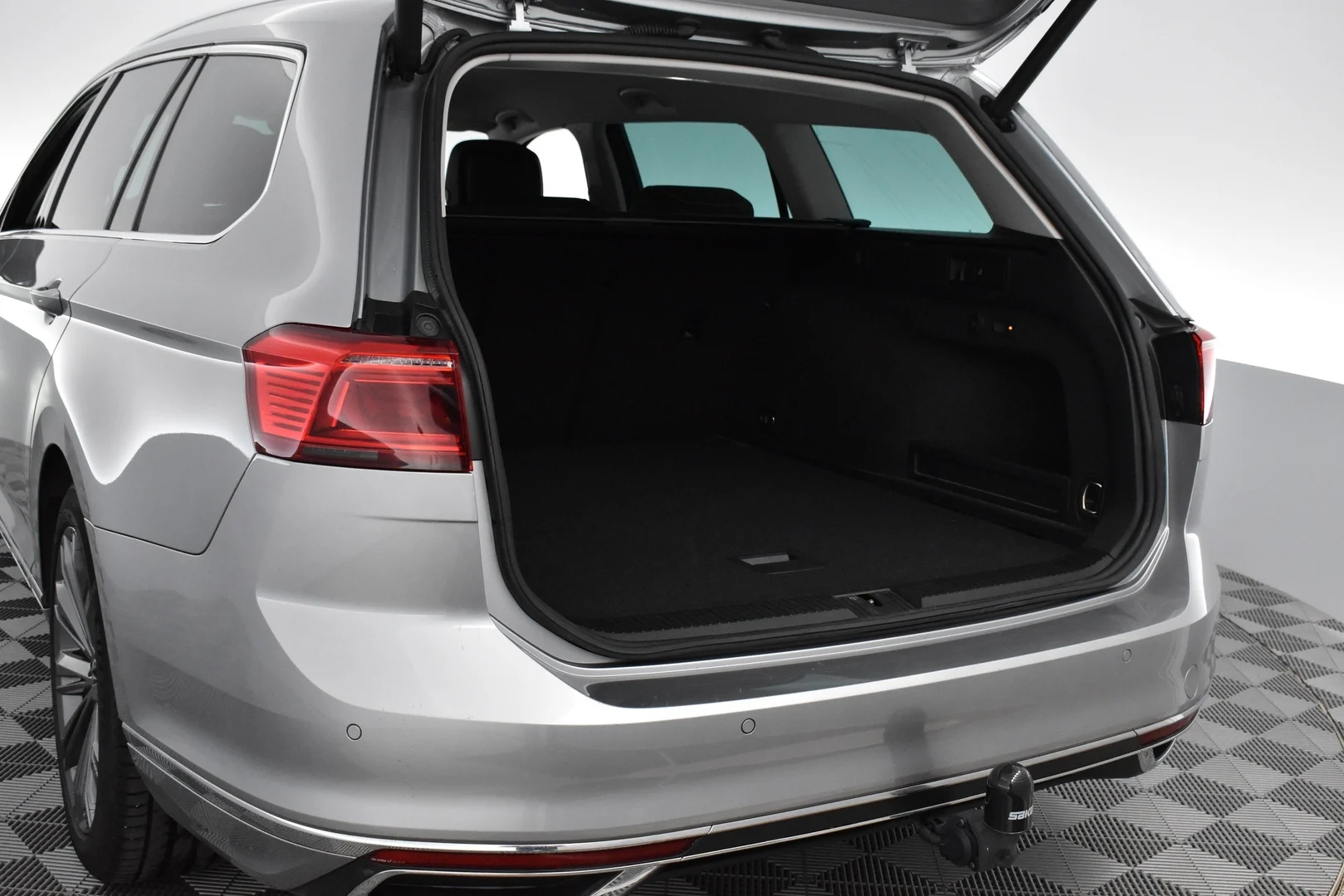Car Image - 5Dy2IOoS73S0hmByXtOaBh
