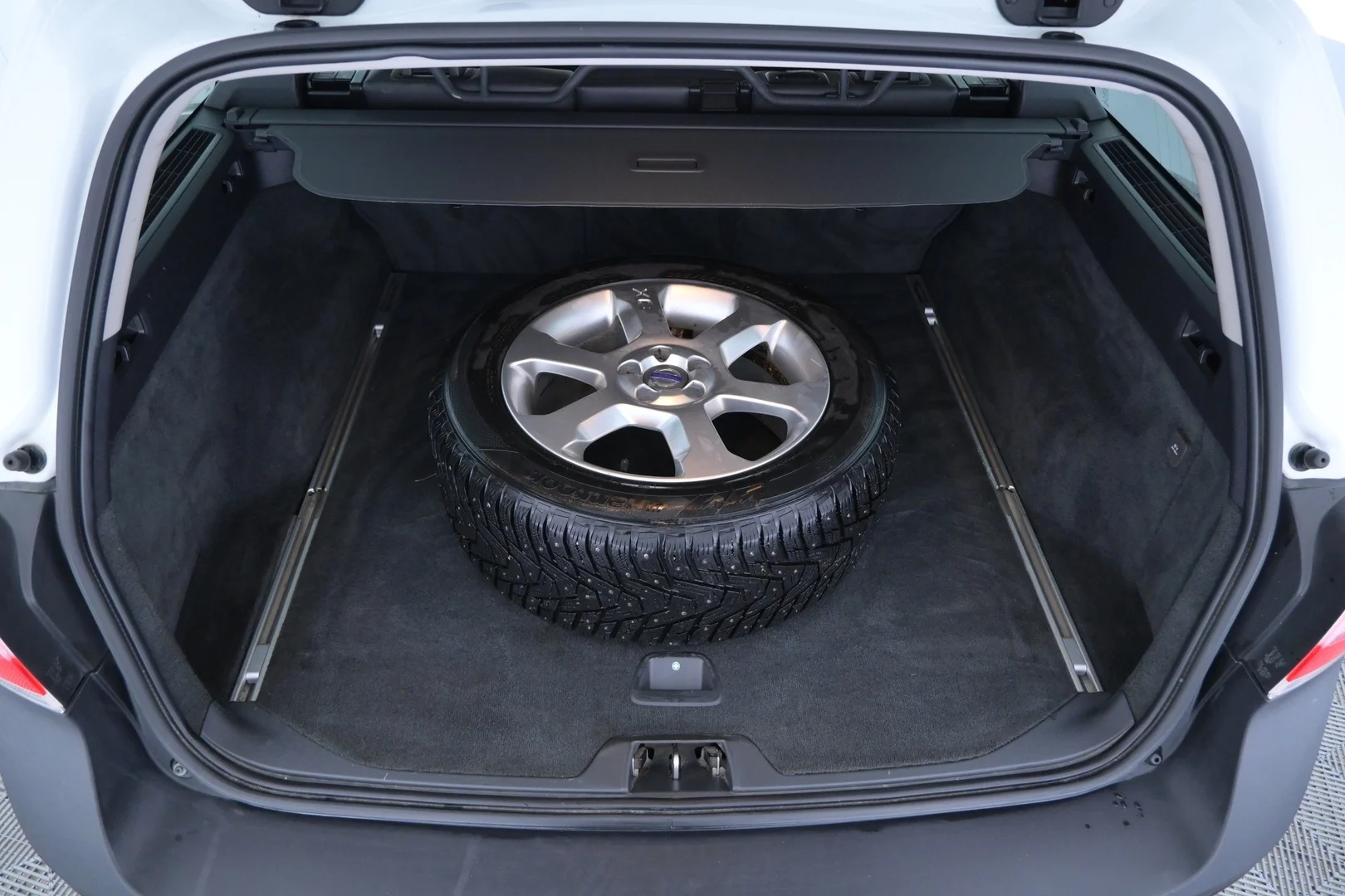 Car Image - e8a5hEtGvsUgmrnp3gC3f