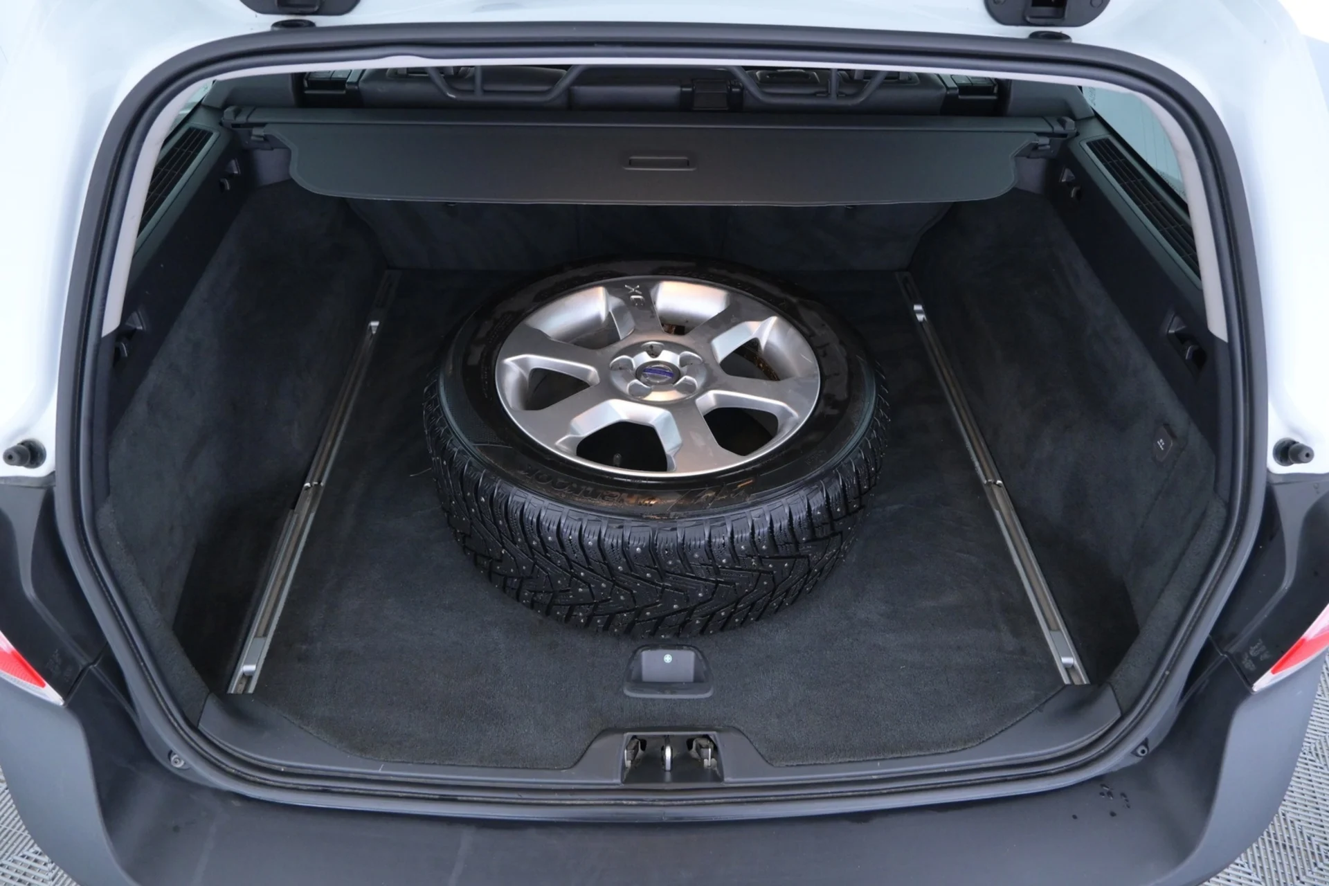 Car Image - e8a5hEtGvsUgmrnp3gC3f
