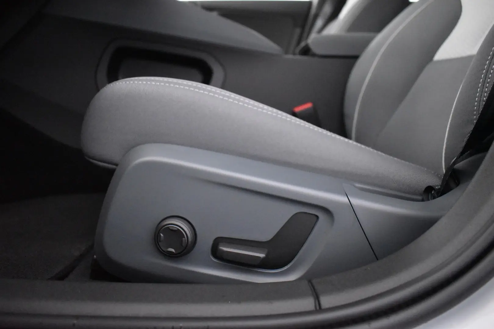 Car Image - 43NUfpsCRCCAtP2AJ4nMze