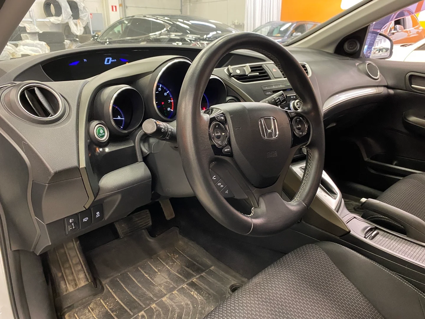 Car Image - 4r8Al0g90pnVeEegpDTiha