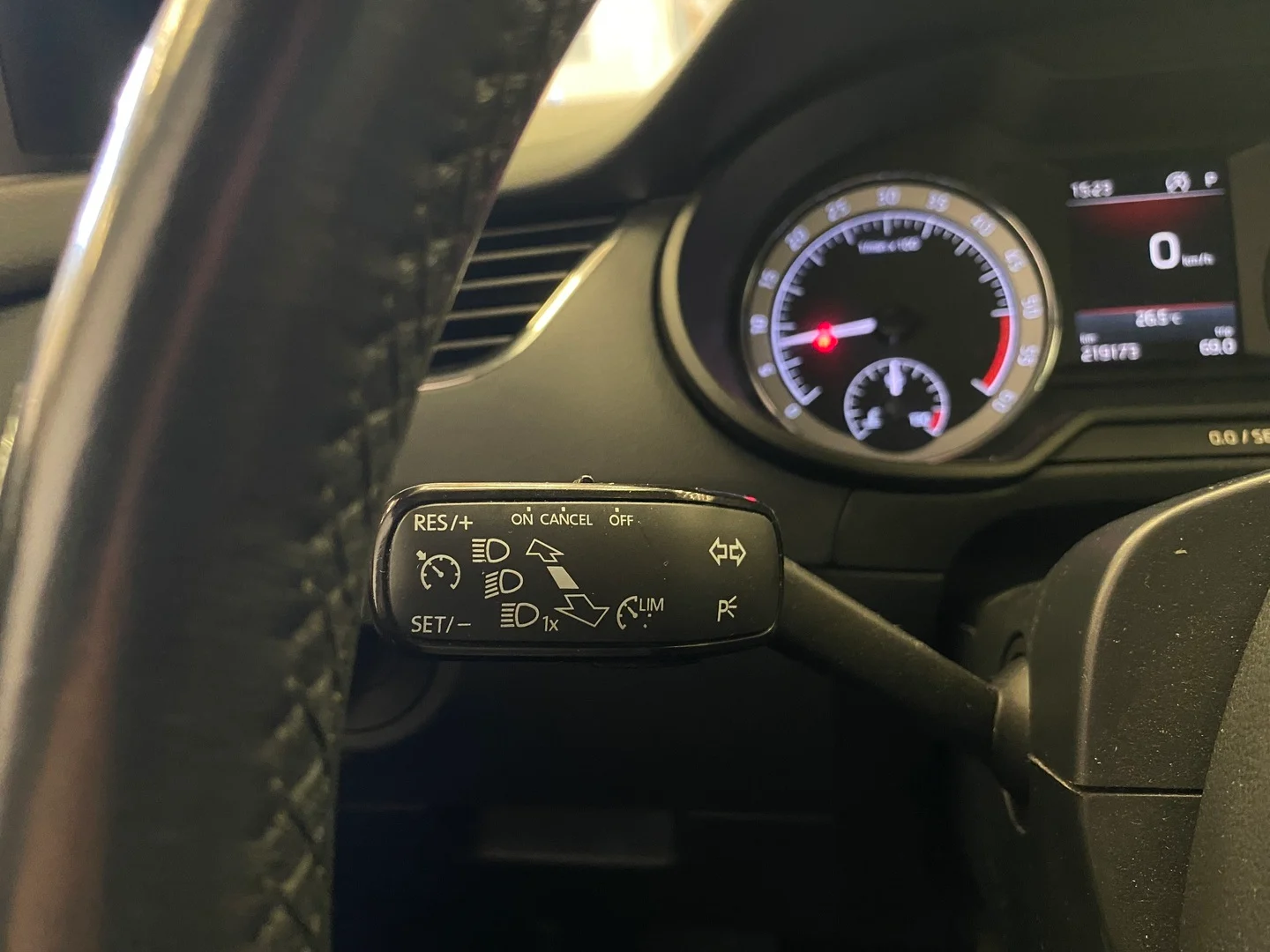 Car Image - 4iMJpscrkhMcuzCYb6c4Hz