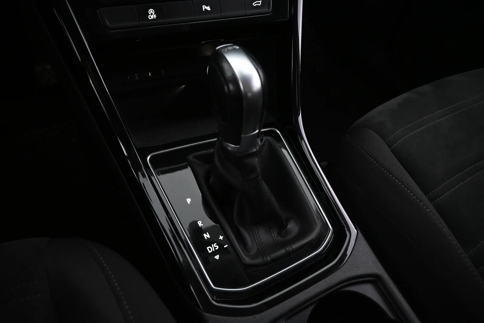 Car Image - 1kAdFvx1DzSR9udCC7TBj9