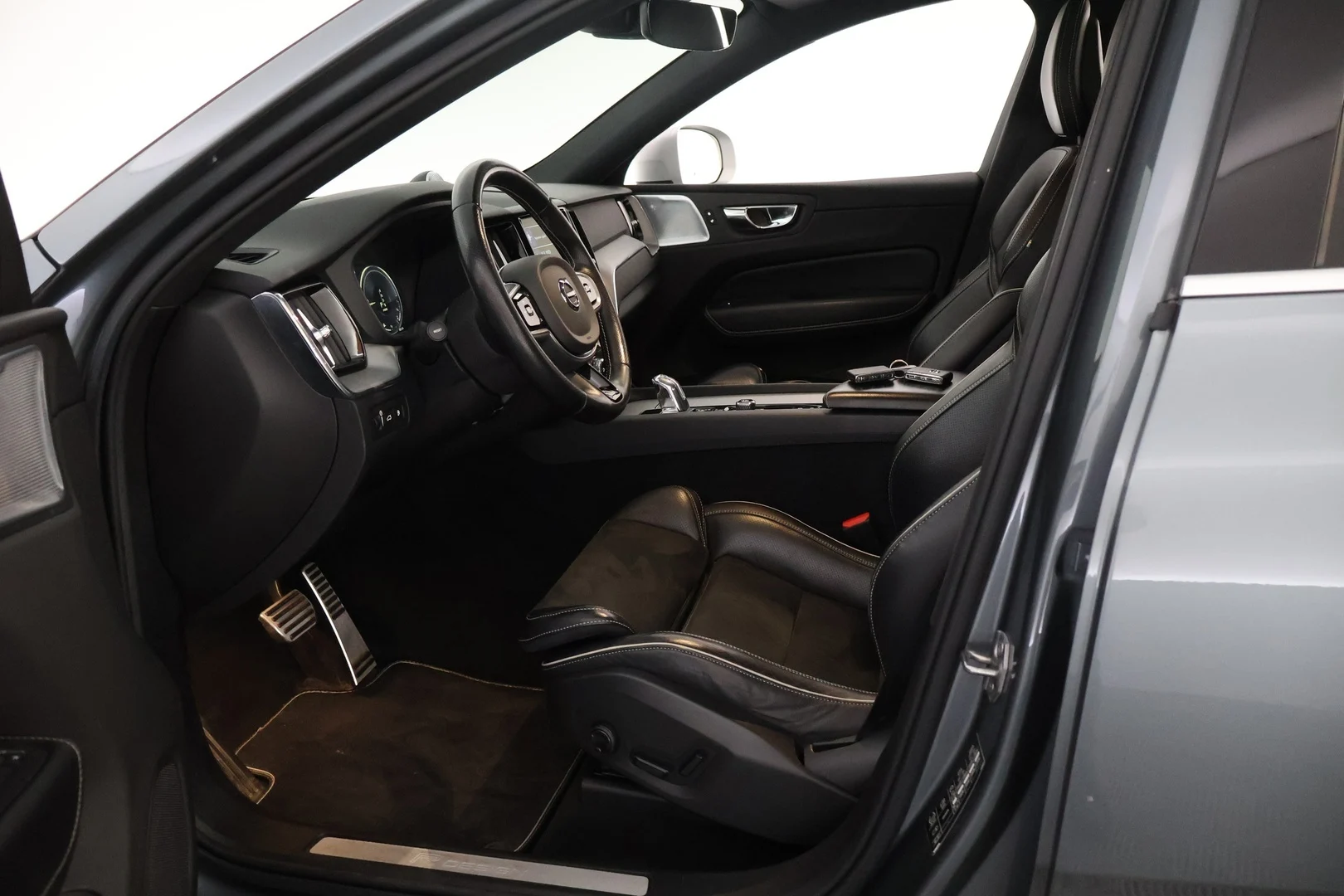 Car Image - 2Q0RwSpIQLyHEczMaPXGFP