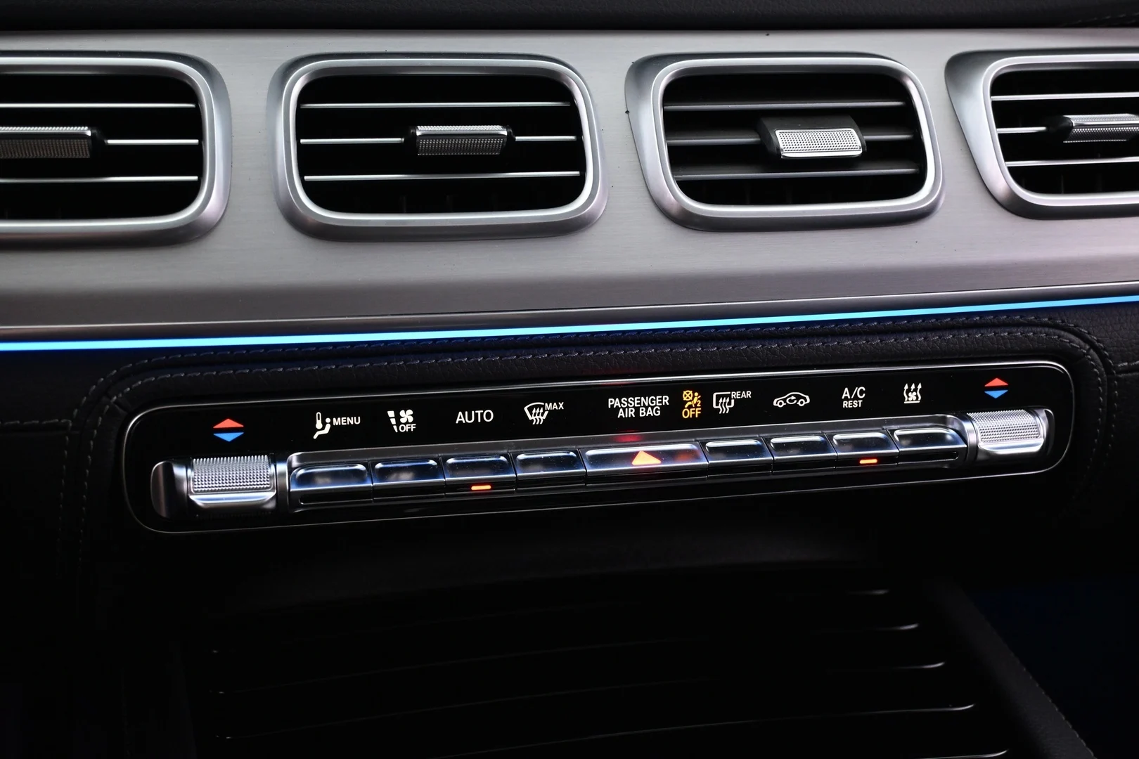 Car Image - 1WNJH7q4Ju8s3XseHfkkMC