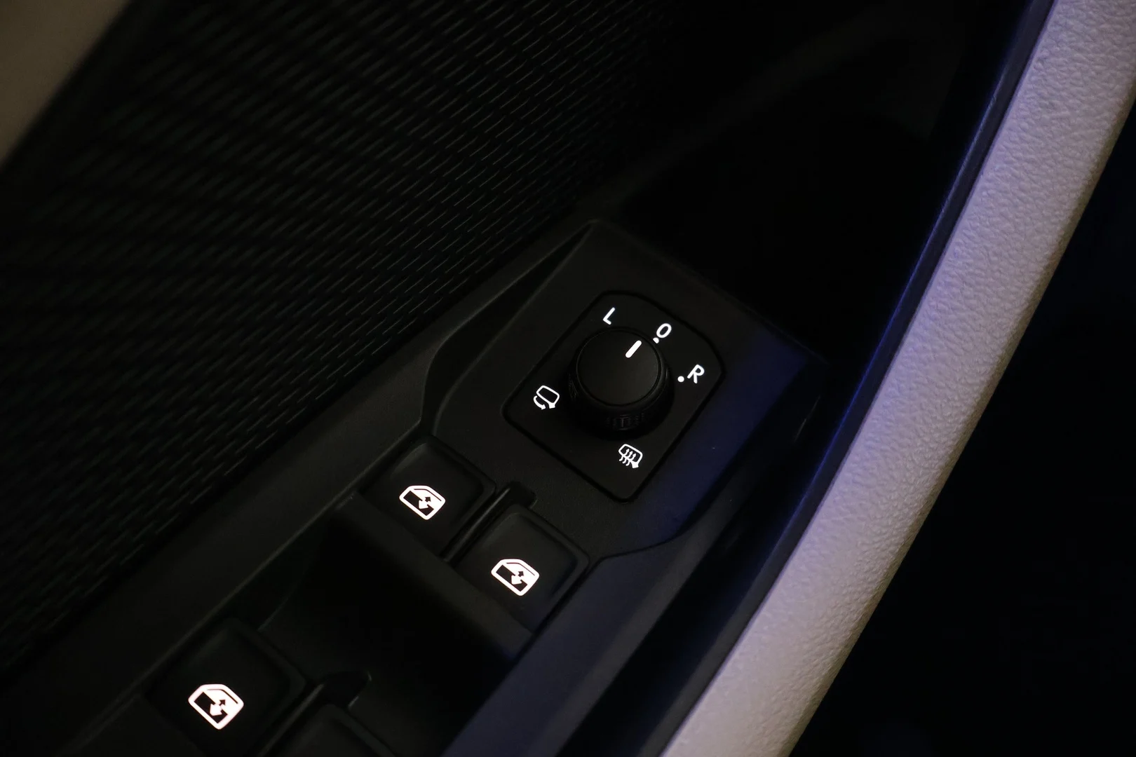 Car Image - 19PTbuBHPIkFgw70spmxKF