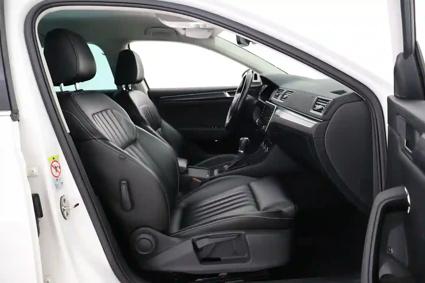 Car Image - 1ppMhnNLcfkB6NYqHdQyeJ