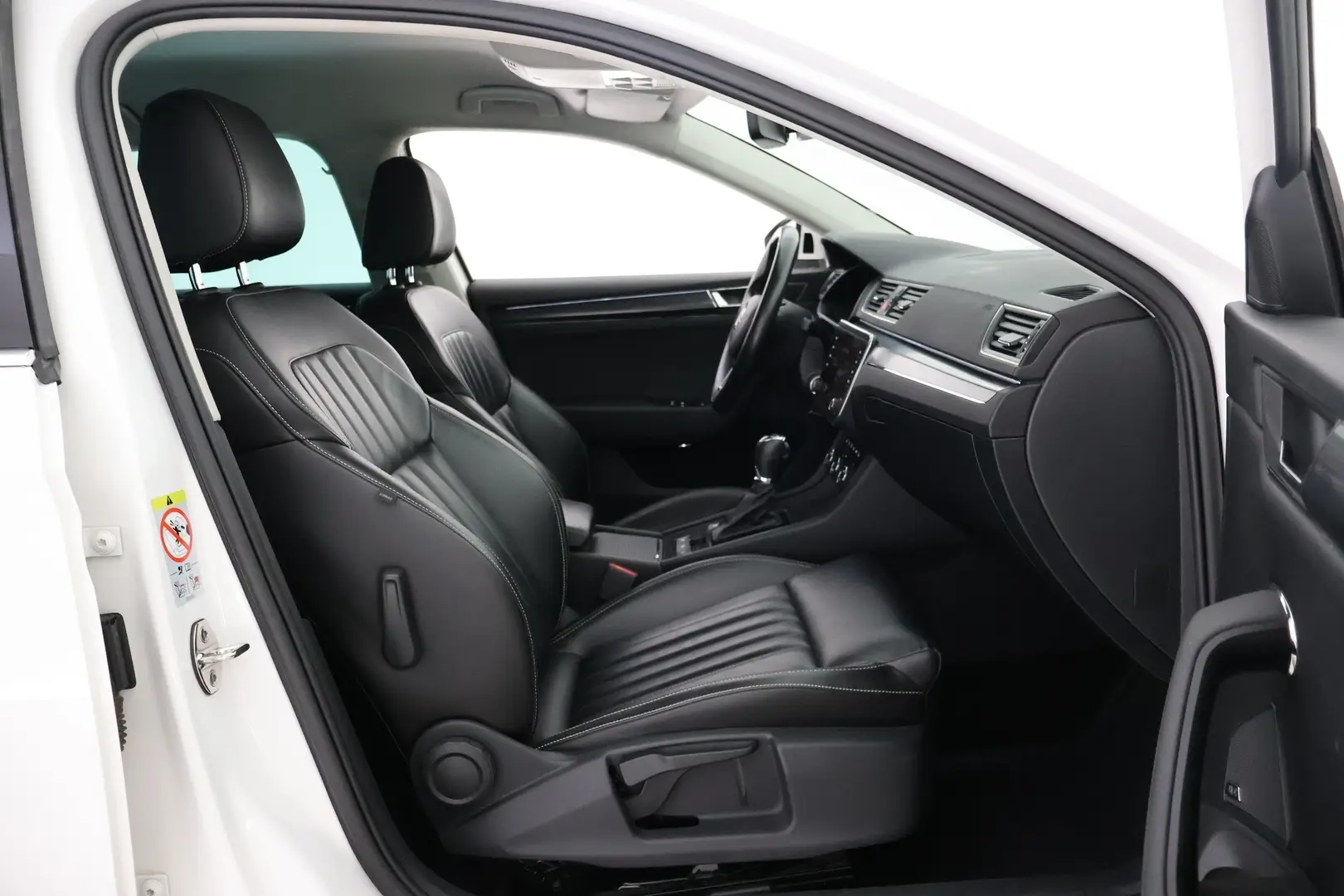 Car Image - 1ppMhnNLcfkB6NYqHdQyeJ